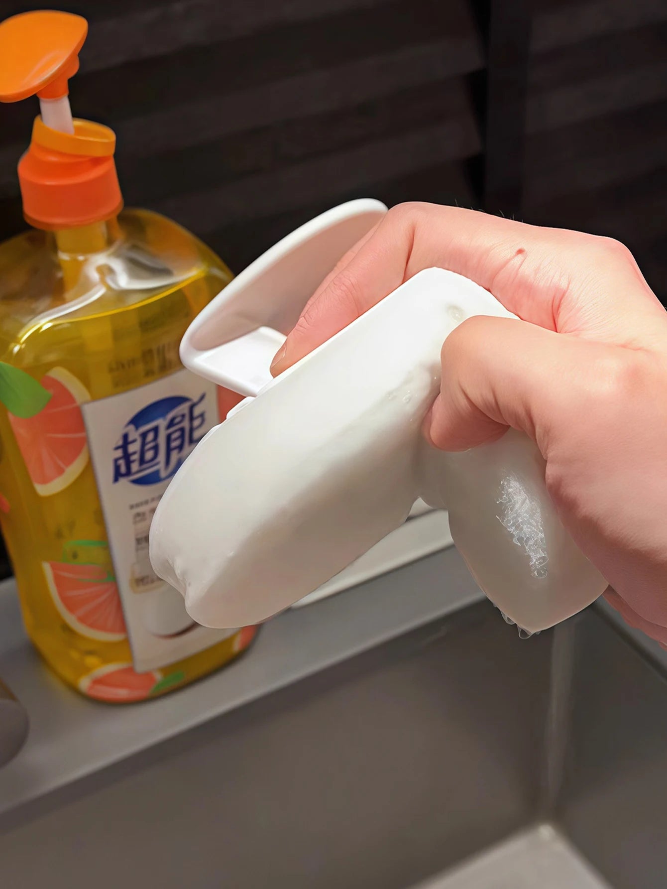 Brosse Flexible Multi-Usages — Cuisine, Salle de Bain & Zones Difficiles d'Accès